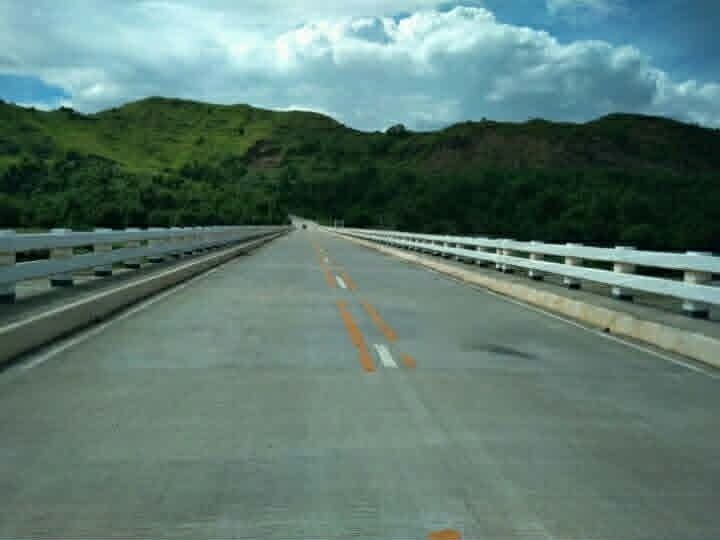 Quiet road surrounded by mountains in the Philippine province
