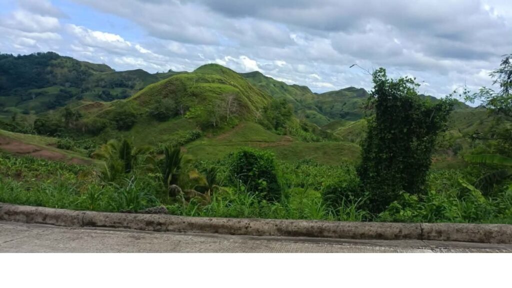 Quiet green hills during an afternoon in the Philippine province